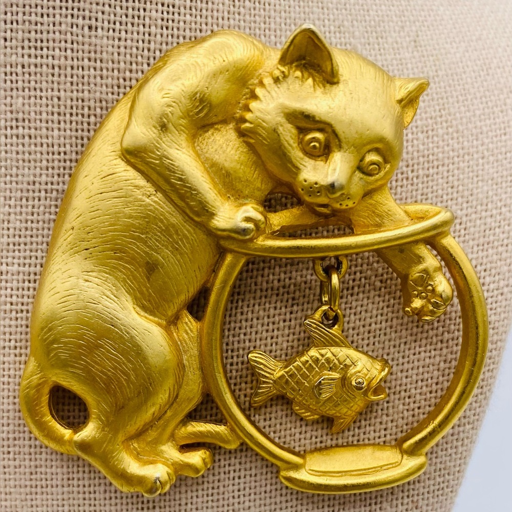 Vintage JJ Jonette Gold Tone Cat And a Fish Bowl with A Fish Brooch/Pin